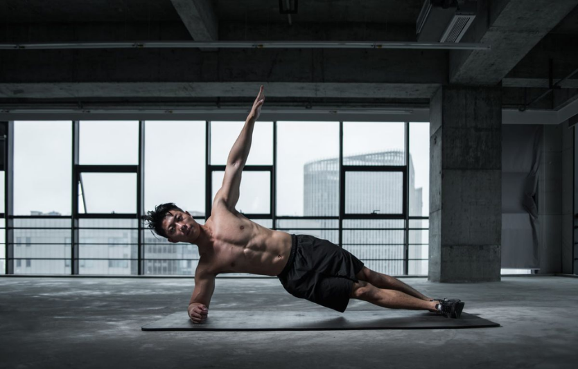 Калістеніка або тренування з гантелями: з чого почати вдома