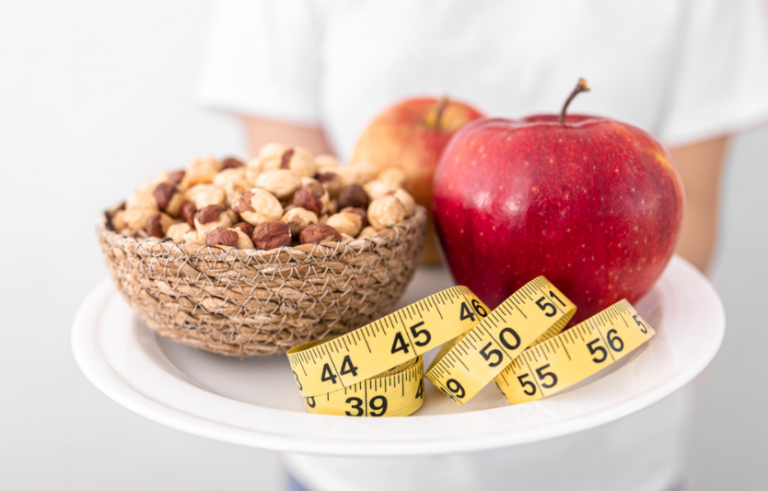 Дефіцит калорій: чи варто його використовувати бійцю?